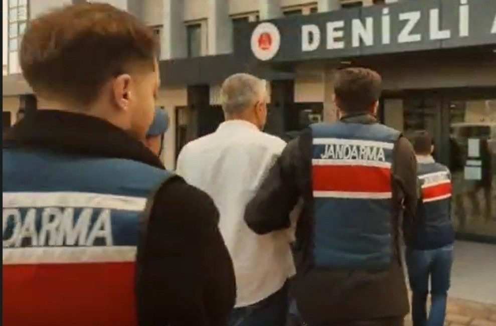 Denizli’nin Çivril ilçesinde yürütülen bilgilendirme ve önleme çalışmaları kapsamında jandarma