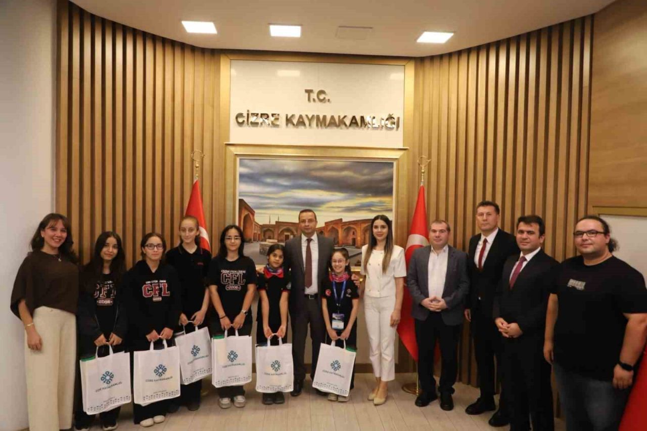 TEKNOFEST 2026’da dereceye giren Cizreli öğrenciler ve danışman öğretmenleri, Cizre