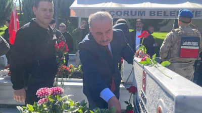 Çorum’da 29 Ekim Cumhuriyet Bayramı dolayısıyla şehitler kabirleri başında dualarla