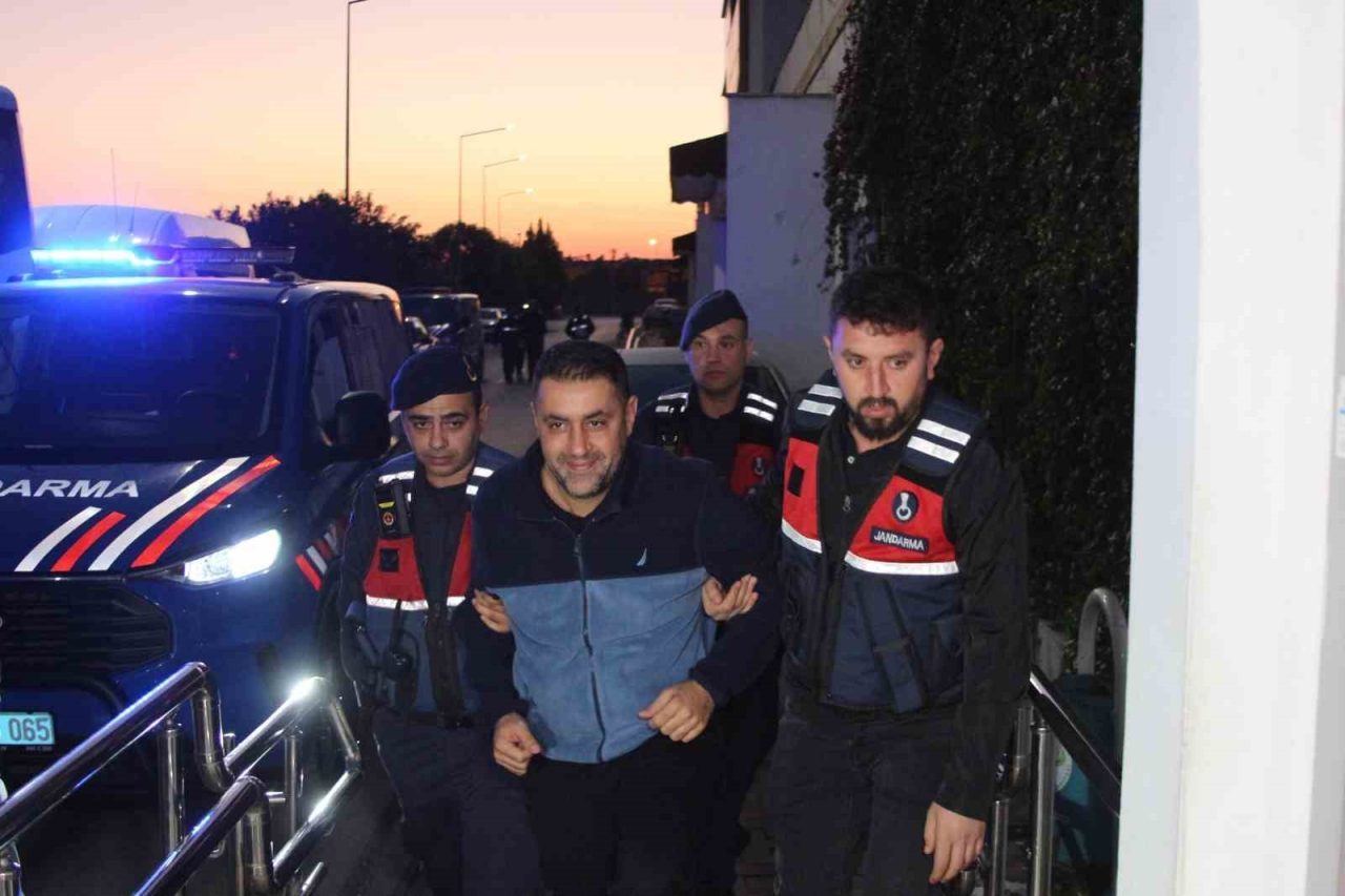 Adana’da Çukurova Belediyesi’ne yönelik yürütülen soruşturma kapsamında mevcut başkan Emrah
