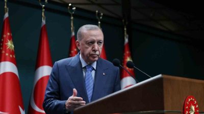 Cumhurbaşkanı Recep Tayyip Erdoğan, siyasette de dış politikada da tek
