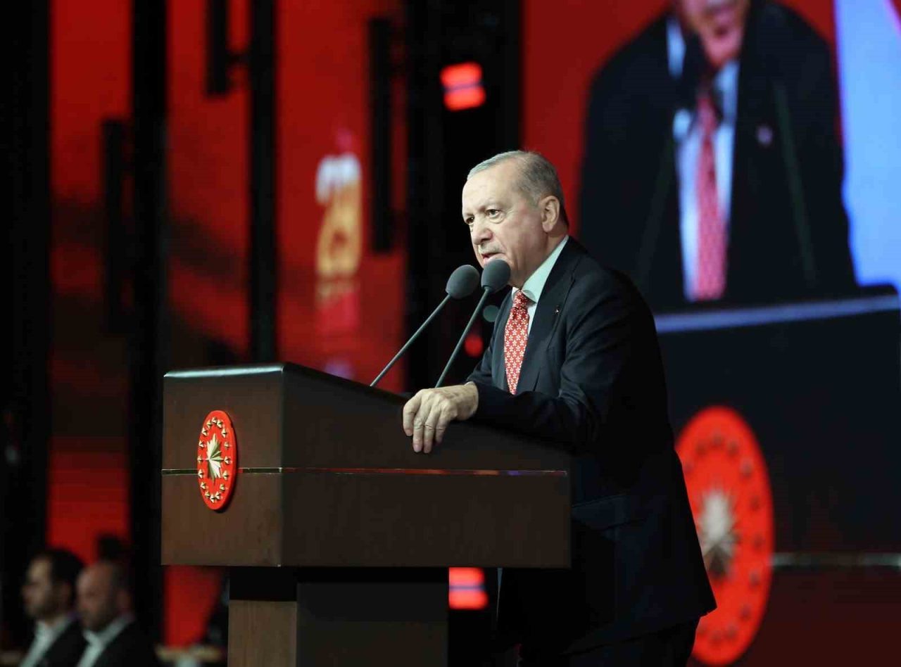 Cumhurbaşkanı Recep Tayyip Erdoğan, “Millet olarak uğruna ağır bedeller ödeyerek,