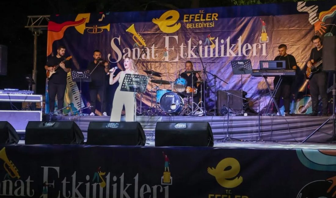 Aydın’ın Efeler ilçesinde 29 Ekim Cumhuriyet Bayramı’nın 103’üncü yıl dönümü