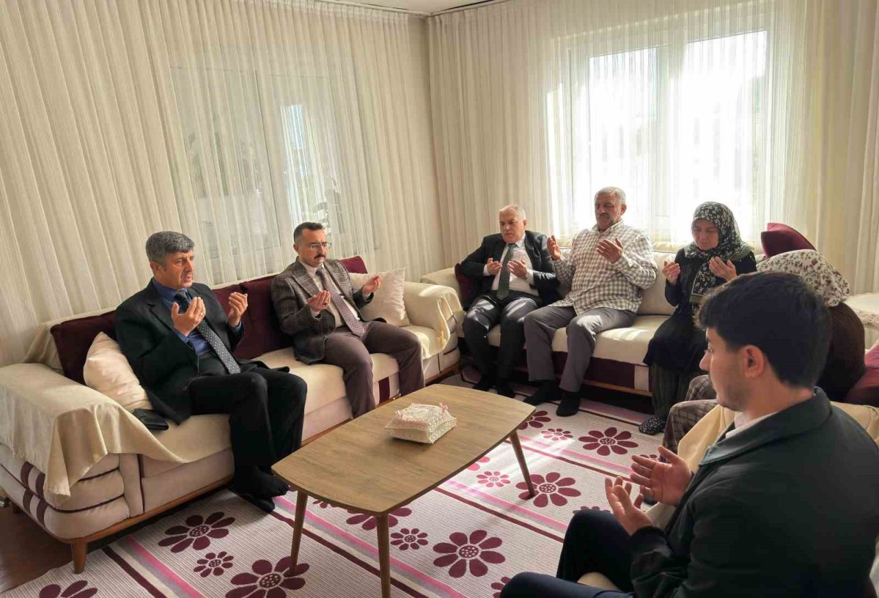 Mersin’in Anamur ilçesinde 29 Ekim Cumhuriyet Bayramı dolayısıyla şehit ailelerine