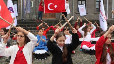 Bulut Başarı Koleji ve Maya Koleji öğrencileri, Cumhuriyet’in 103. yıl