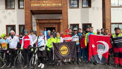 Manisa’da Cumhuriyet’in 103’üncü yılı dolayısıyla düzenlenen 103 kilometrelik bisiklet turunda
