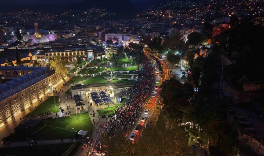 Bursa Büyükşehir Belediyesi tarafından Cumhuriyet Bayramı dolayısıyla düzenlenen kortejde marşlar