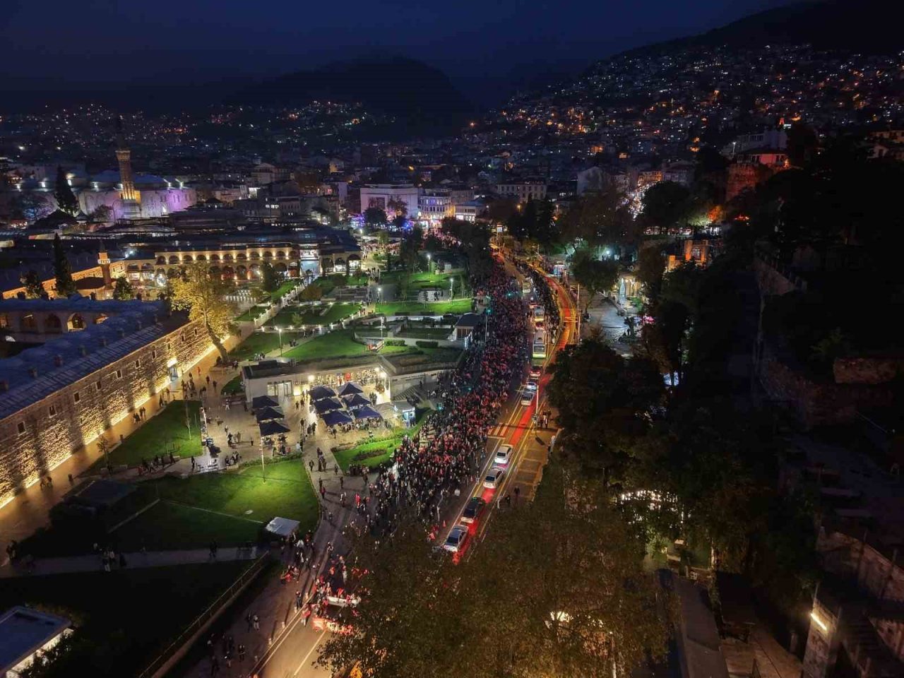 Bursa Büyükşehir Belediyesi tarafından Cumhuriyet Bayramı dolayısıyla düzenlenen kortejde marşlar
