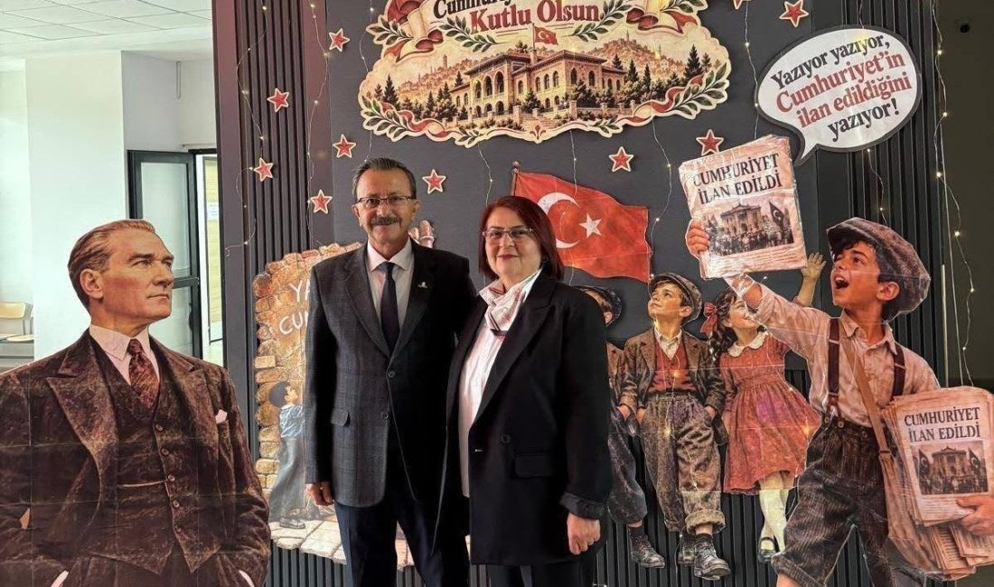 Manisa’nın Sarıgöl ilçesinde Cumhuriyet’in ilanının 103. yıl dönümü okullarda düzenlenen