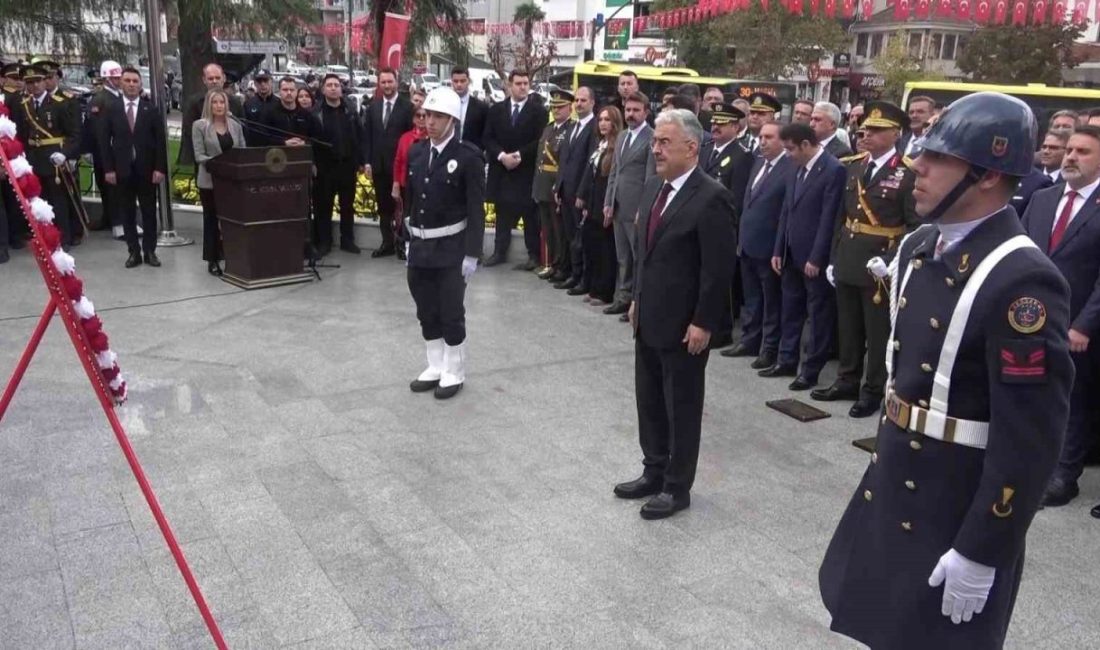 Bursa’da Cumhuriyet’in ilanının 103. yıl dönümü dolayısıyla düzenlenen törende, Heykel’deki