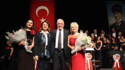 Cumhuriyet Bayramı kutlamaları kapsamında Nilüfer Belediyesi Türk Sanat Müziği Korosu