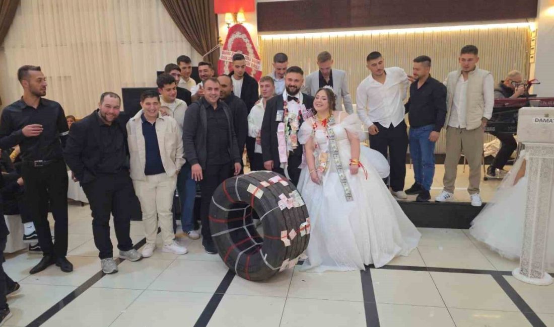 Balıkesir’in Bandırma ilçesinde düzenlenen düğünde, damadın tır şoförü olması nedeniyle
