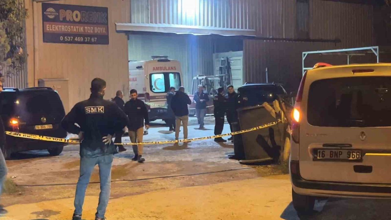Bursa’da bir boyahane fabrikasında, forkliftten düşen demir bloğun altında kalan