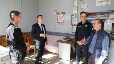 Manisa’nın Demirci ilçesinde Kaymakam Fatih Bayram, ilçe emniyet müdürü ile