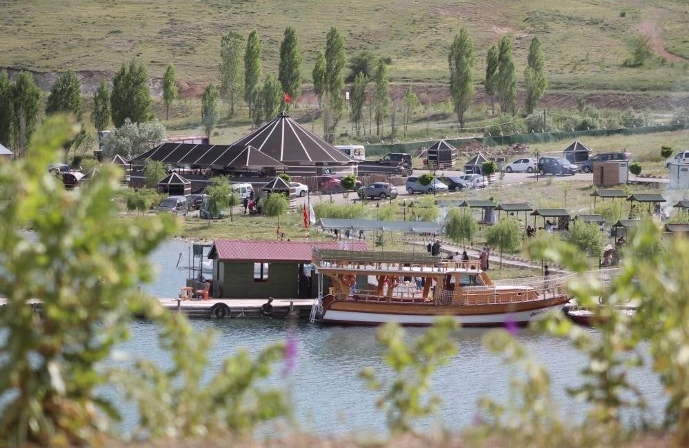 Bayburt’un Demirözü ilçesinde belediyeye ait sosyal tesis bünyesinde verilen restoran