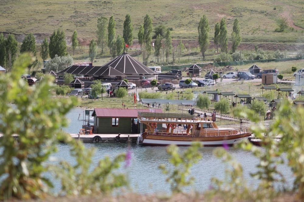 Bayburt’un Demirözü ilçesinde belediyeye ait sosyal tesis bünyesinde verilen restoran