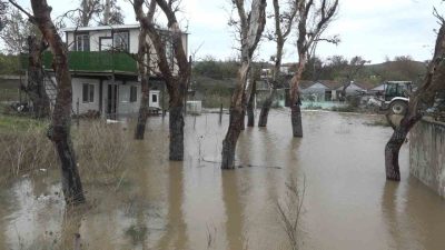 Bursa’nın Mudanya ilçesi Esence Mahallesi’nde etkili olan sağanak yağış sebebiyle
