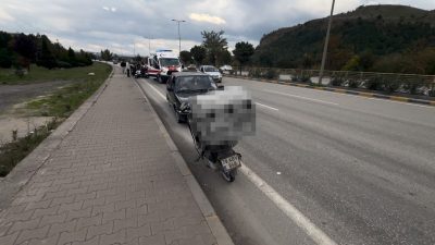 Karabük’te kontrolden çıkan motosikletin devrilmesi sonucu metrelerce sürüklenen sürücü yaralandı.