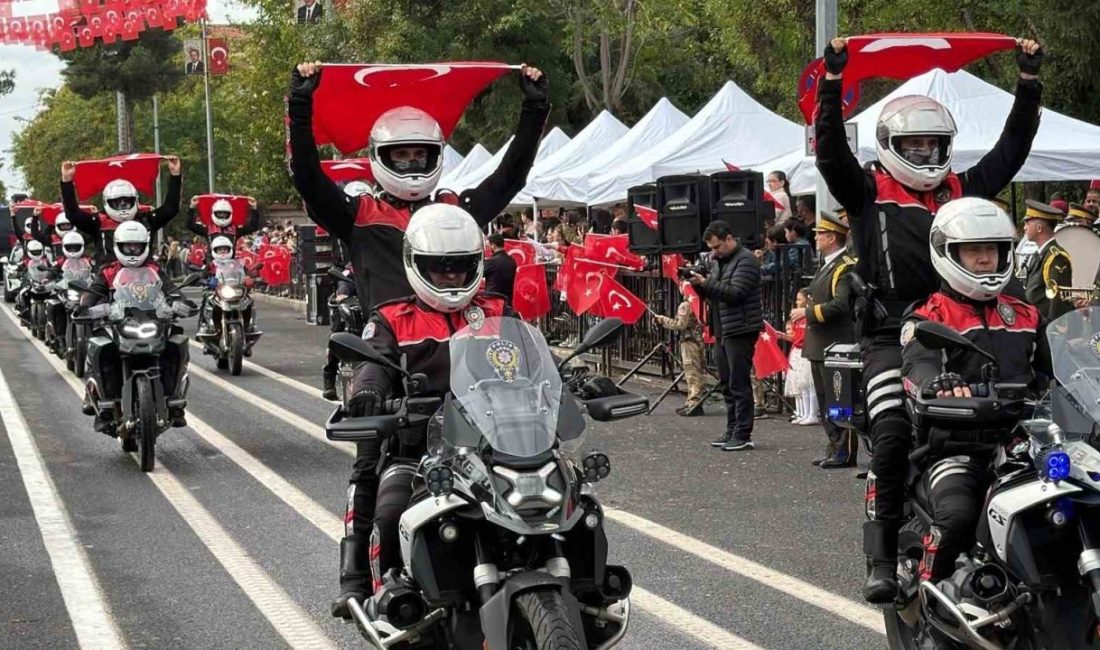 Diyarbakır’da 29 Ekim Cumhuriyet Bayramının 103. yıl dönümü, valilik önünde