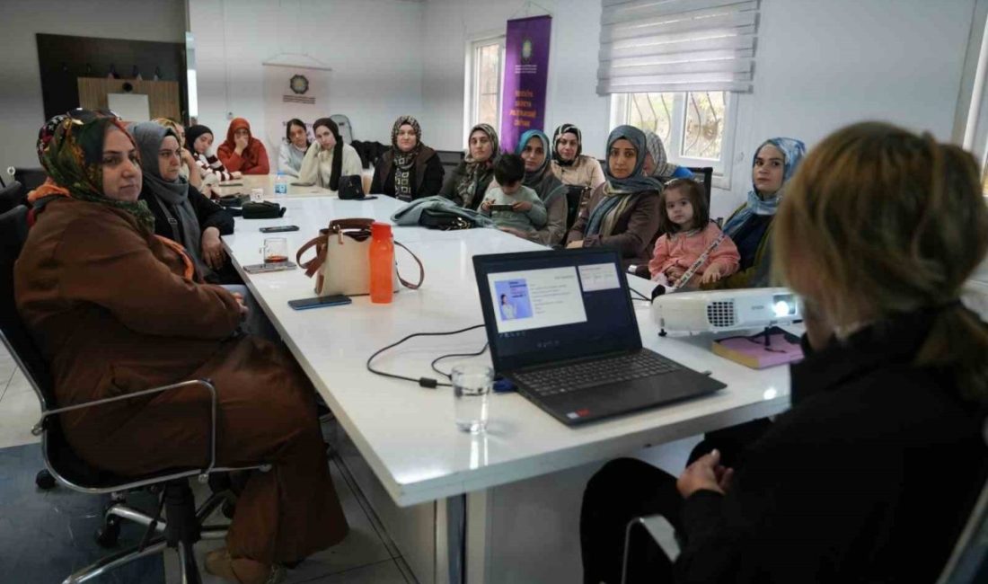 Diyarbakır Büyükşehir Belediyesinin Koşuyolu Kadın Yaşam Merkezinde düzenlediği seminerde, meme