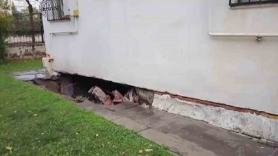 Diyarbakır’da sabah saatlerinde etkili olan sağanak yağış hayatı felç etti.