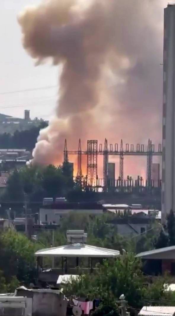 Diyarbakır’da kente elektrik sağlayan ana trafolardan biri bomba gibi patladı.