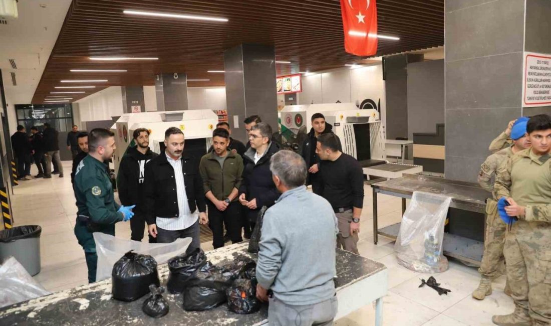 Doğubayazıt Kaymakamı Mustafa Ayvat, Gürbulak Gümrük Kapısı’nın yolcu giriş ve
