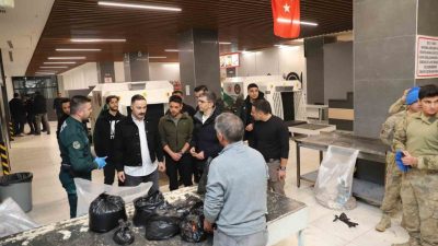 Doğubayazıt Kaymakamı Mustafa Ayvat, Gürbulak Gümrük Kapısı’nın yolcu giriş ve