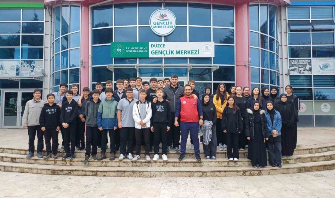 DÜZCE (İHA) – Düzce Gençlik Merkezi, ’Okullar Merkezimde’ projesi kapsamında