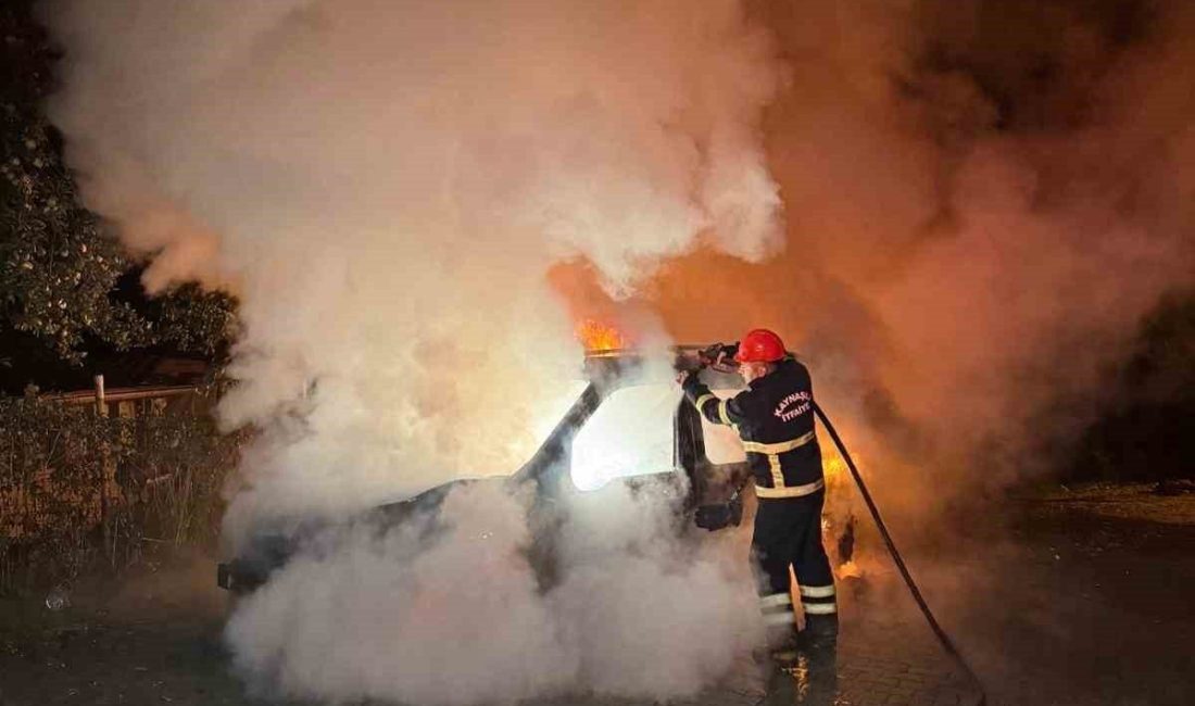 Düzce’de seyir halindeyken motor kısmından alev alan otomobil, kısa sürede