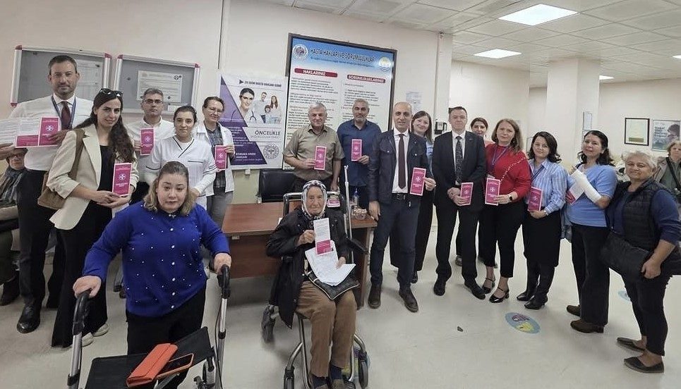 26 Ekim Hasta Hakları Günü dolayısıyla Edremit Devlet Hastanesi’nde farkındalık