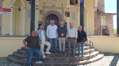 Edremit ilçesinde, turistik Güre Mahallesinde yer alan tarihi Merkez Camii