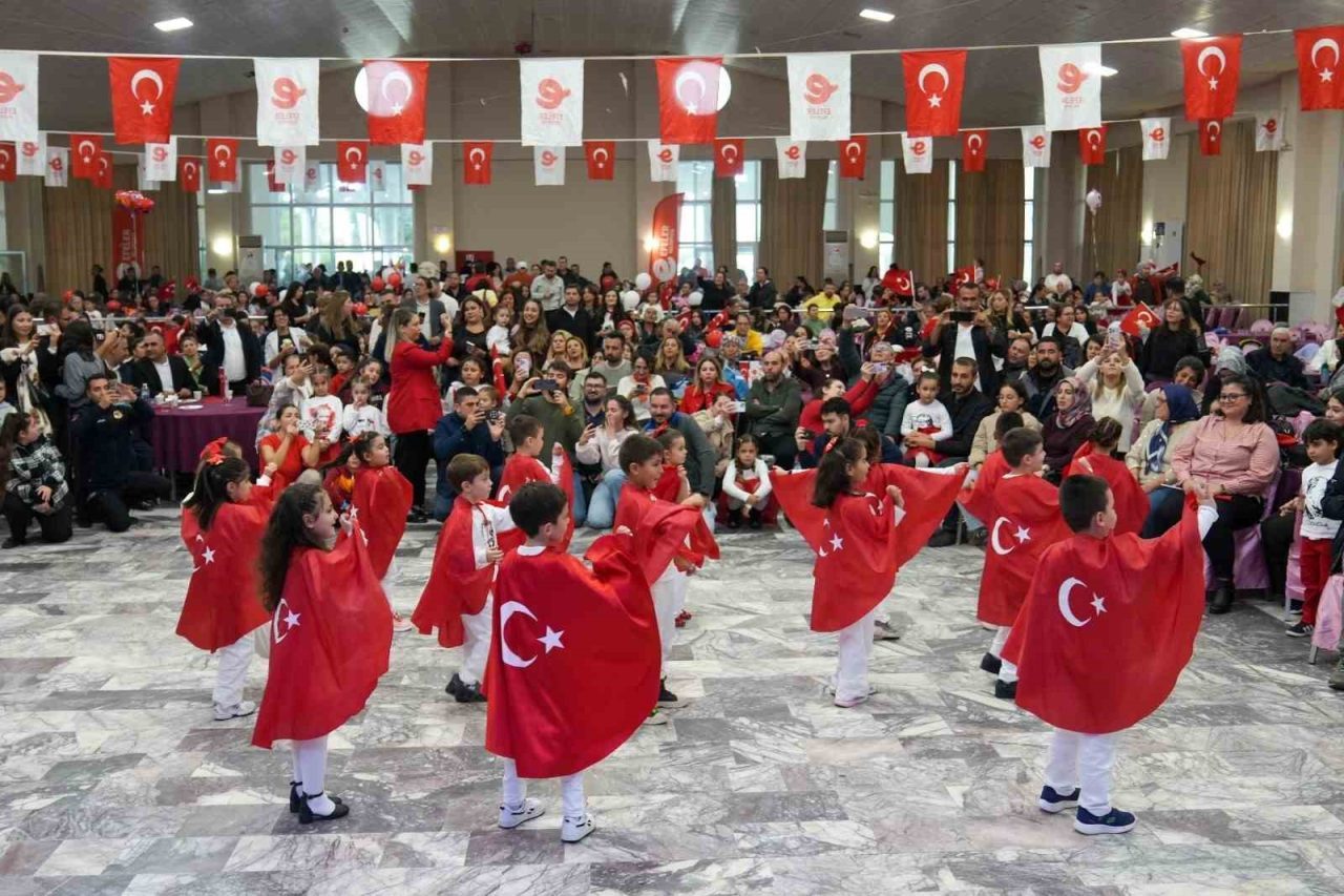 Efeler Belediye Başkanı Anıl Yetişkin’in öncülüğünde, Cumhuriyet’in 103’üncü yıl dönümü,