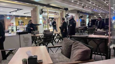 Aydın’ın Efeler ilçesinde bir işletmede çıkan tartışma silahlı çatışmaya dönerken,