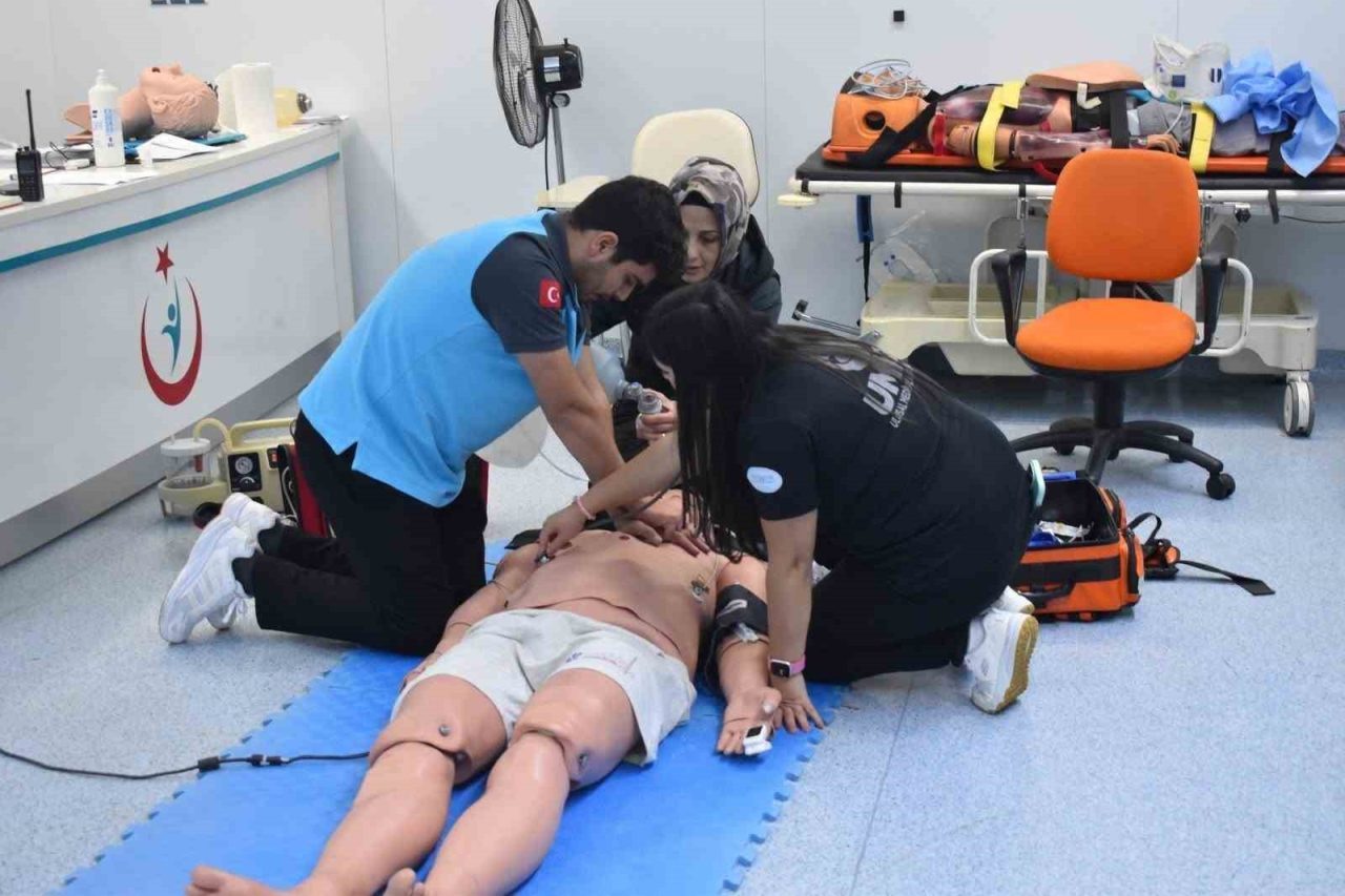 Elazığ’da Ulusal Medikal Kurtarma Ekiplerine ’Erişkinlerde İleri Yaşam Desteği’ eğitimi