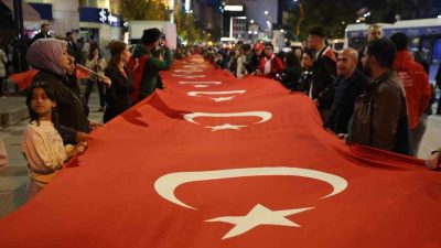 Elazığ’da 29 Ekim Cumhuriyet Bayramı dolayısıyla ’Fener Alayı’ yürüyüşü düzenlendi.