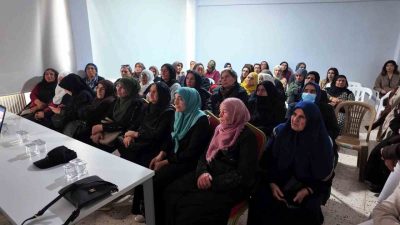 Elazığ’ın Karakoçan ilçesindeki Medilines Hastanesi tarafından meme kanserine yönelik seminer