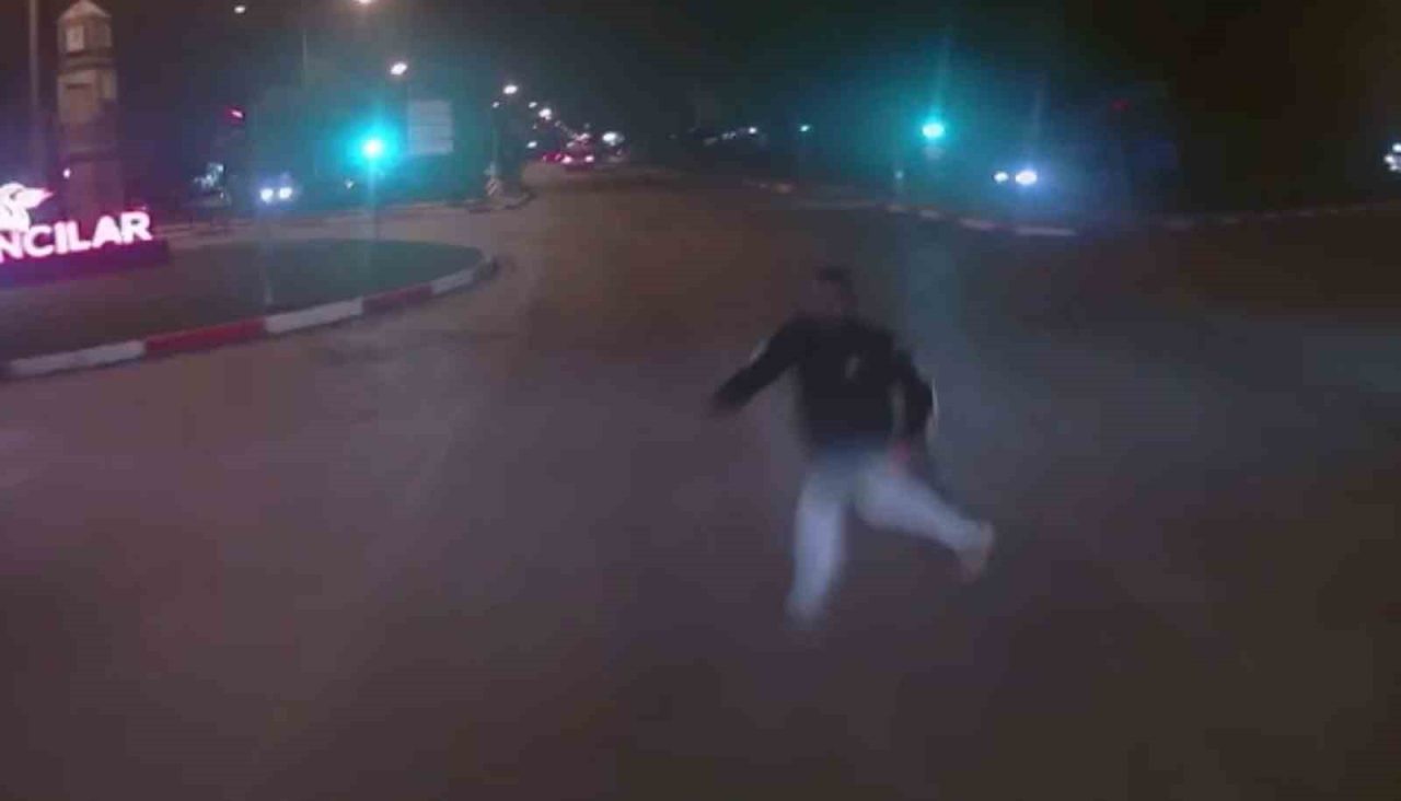 Elazığ’ın Kovancılar ilçesinde yolun karşısına geçmeye çalışan kişinin kamyonun çarpması