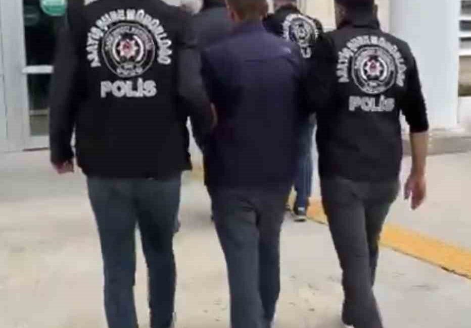 Elazığ’da kendisini başkomiser olarak tanıtıp 72 yaşındaki bir kişinin 1