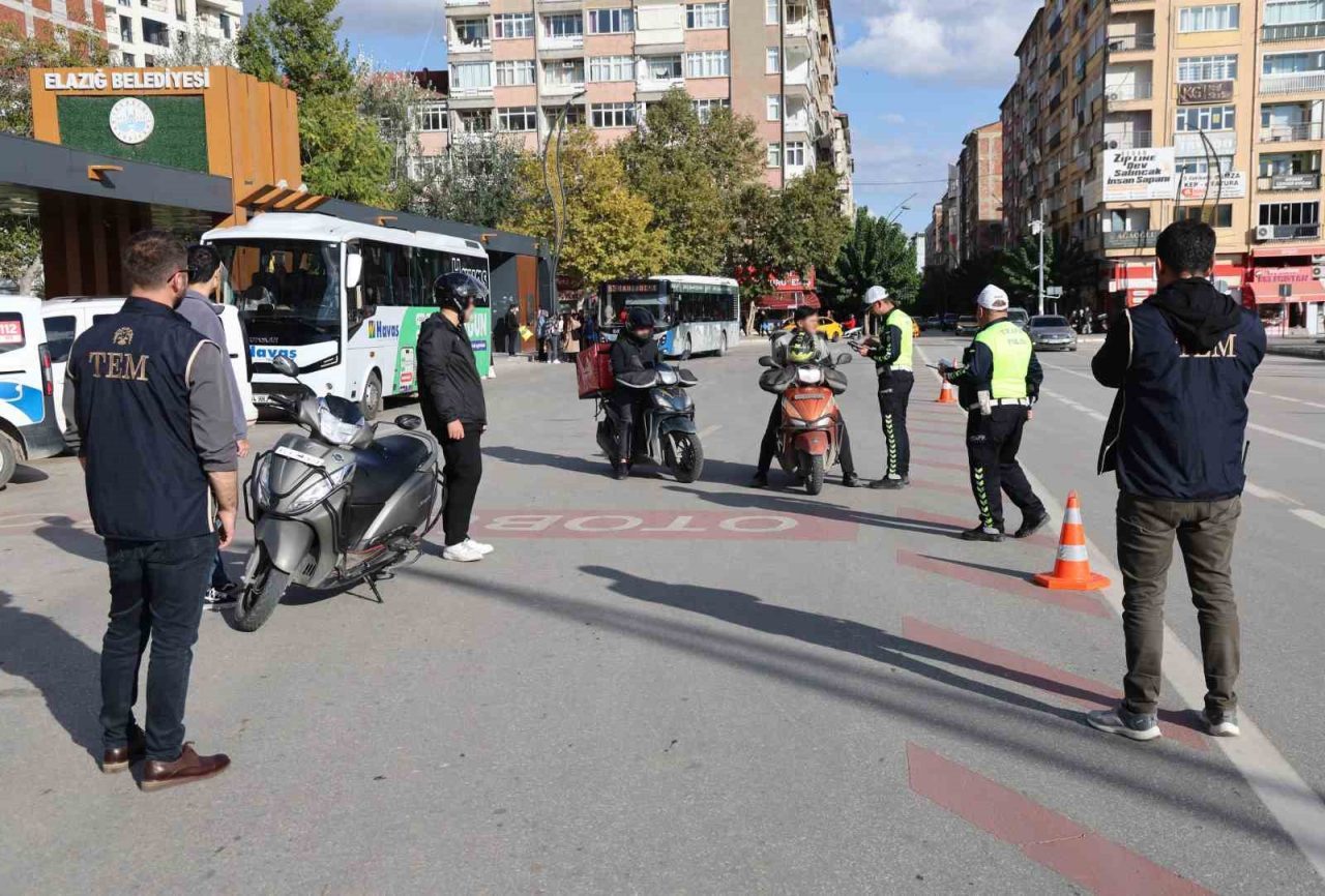 Elazığ’da Trafik Denetleme Şube Müdürlüğü ekipleri tarafından yapılan denetimlerde kurallara