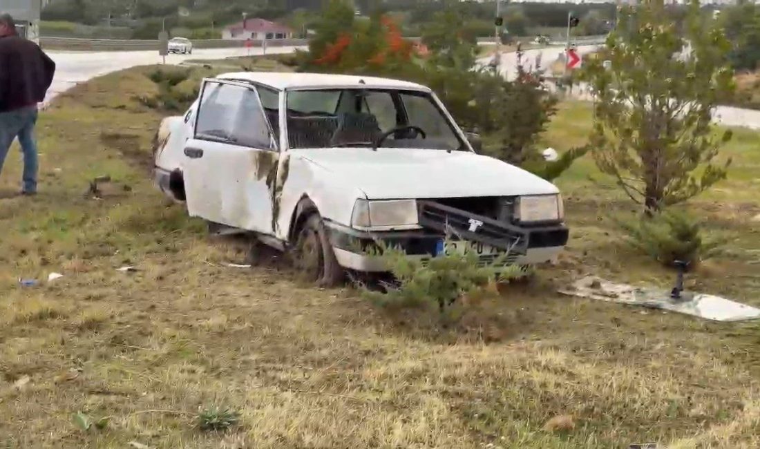 Elazığ’da kontrolden çıkan TOFAŞ marka otomobilin refüje çıkması sonucu meydana