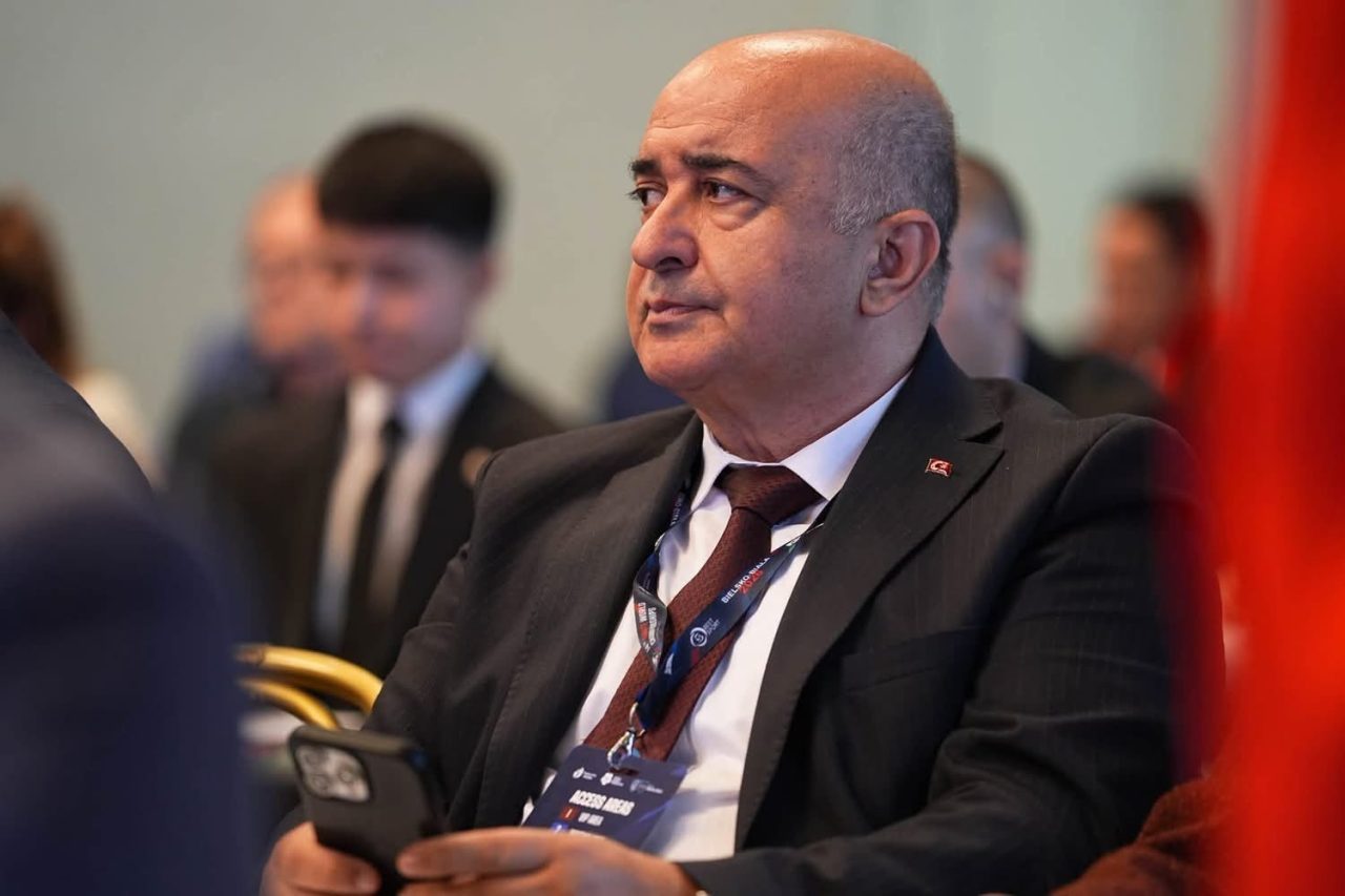 Türkiye Karate Federasyonu Başkanı Ercüment Taşdemir, Polonya’da düzenlenen Dünya Karate