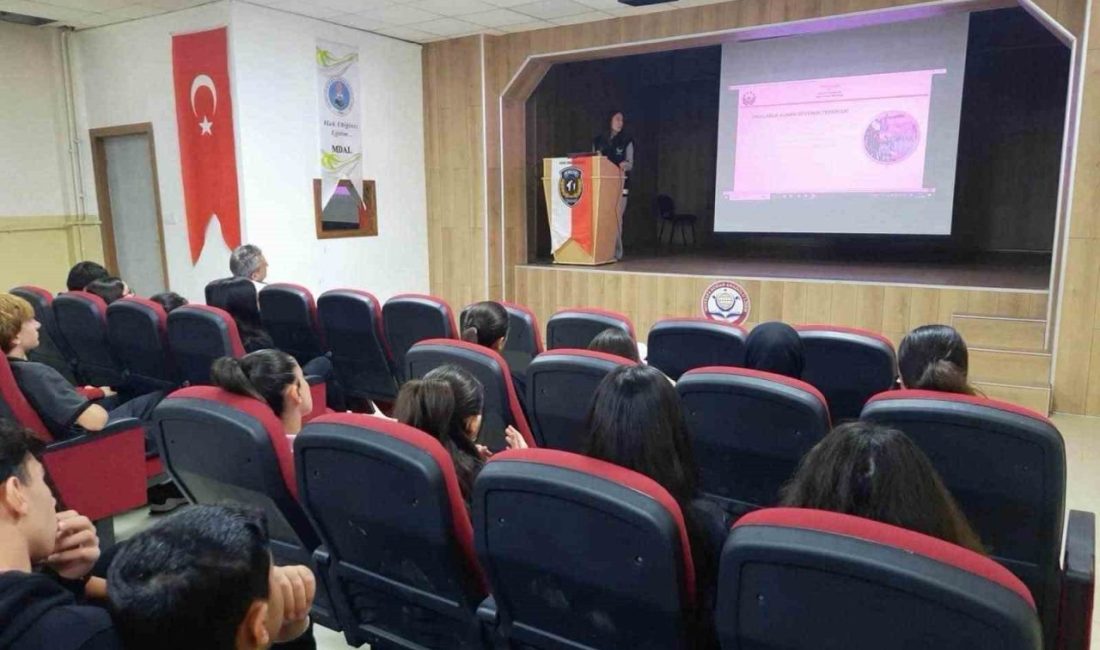 Erzincan Emniyet Müdürlüğü ekipleri tarafından 3 lisede öğrenim gören 380