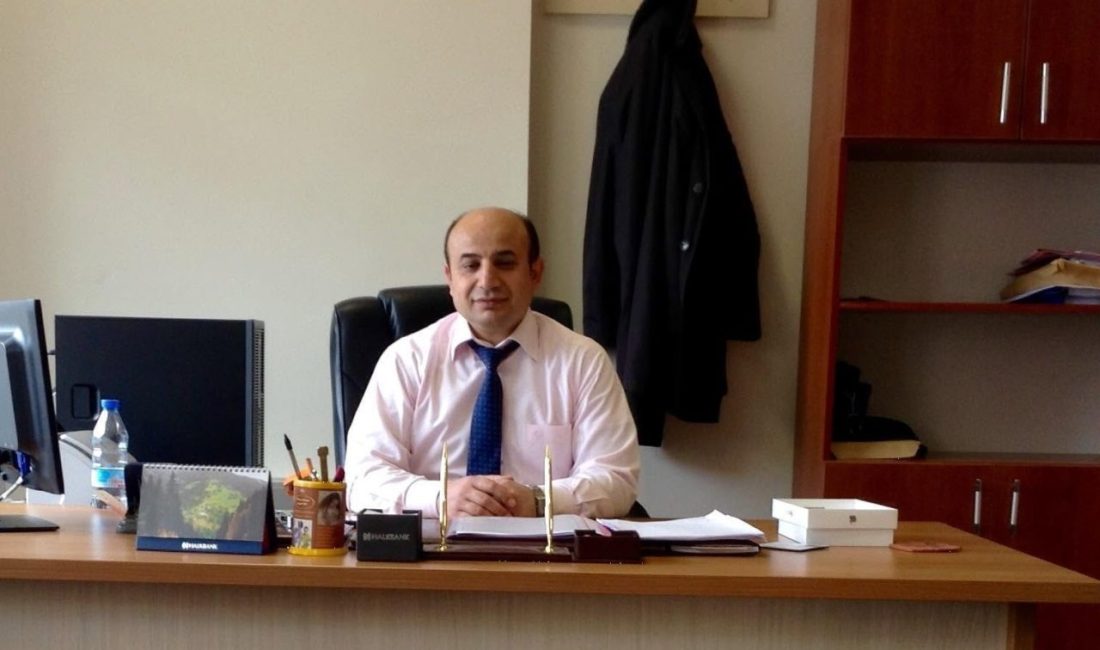 Erzincan’da evinin çatısından düşen adliye personeli Nurullah Taşdemir, kaldırıldığı hastanede