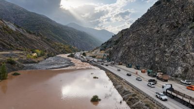 Erzincan’da etkili olan sağanak yağışın ardından Sansa Deresi mevkisinde meydana