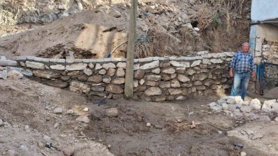 Koçarlı Belediye Başkanı Özgür Arıcı, Esentepe Mahallesi’nde taş döşeme, istinat