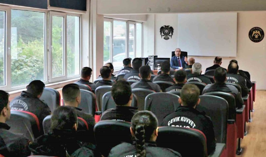 Eskişehir İl Emniyet Müdürü Tolga Yılmaz, çevik kuvvet ekipleriyle bir