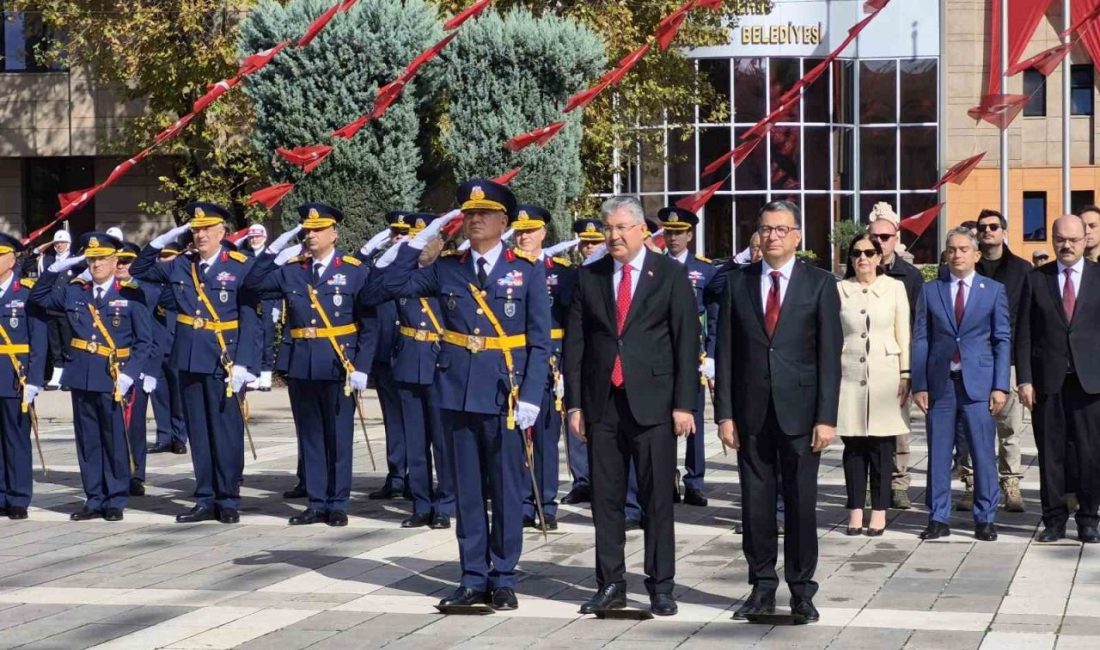Eskişehir’de, 29 Ekim Cumhuriyet Bayramı kutlama etkinlikleri kapsamında Valilik Meydanı’nda