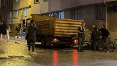 Eskişehir’in Tepebaşı ilçesine bağlı Yenibağlar Mahallesi Akarcık Sokak’ta çöp konteynerinin