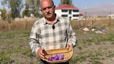 Hakkari’nin Yüksekova ilçesinde uzun yıllar esnaflık yaptıktan sonra mesleğini bırakarak